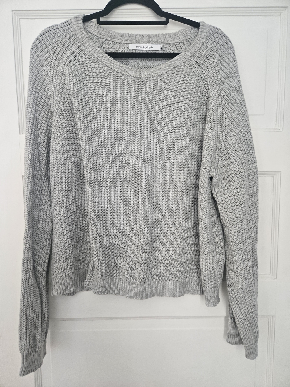 Women’s Light Gray Crewneck Knit Pullover Sweater